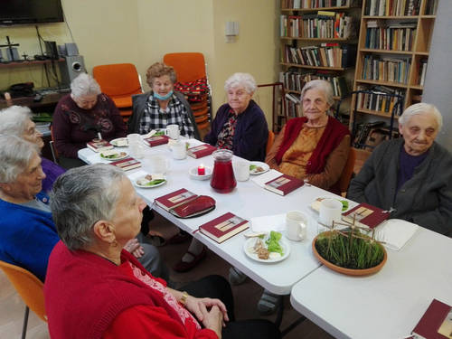 Páskaünnep az idősotthonban Páskaünnep az idősotthonban