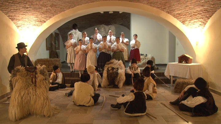 Ifj psztor szletett... - nptncos karcsony