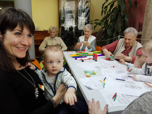 Baba-mama az idősotthonban Baba-mama az idősotthonban