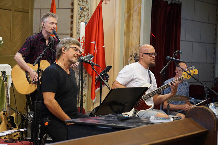 Értitek-e, hogy Isten valóban létezik, él? Értitek-e, hogy Isten valóban létezik, él?