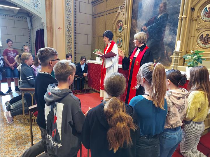 Tanvnyit istentiszteletet tartottunk